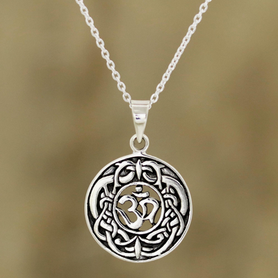 Collar con colgante de plata esterlina - Collar con colgante de plata esterlina Om celta de la India