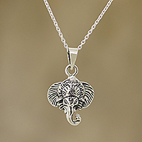 Halskette mit Anhänger aus Sterlingsilber, „Fröhlicher Ganesha“ – Ganesha-Halskette aus Sterlingsilber, hergestellt in Indien