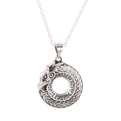 Collar con colgante de plata de ley, 'Dragón Ouroboros' - Collar de dragón de plata de ley circular de la India