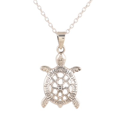 Collar colgante de plata de ley, 'Tortuga Armoniosa' - Collar colgante de tortuga de plata de ley de la India