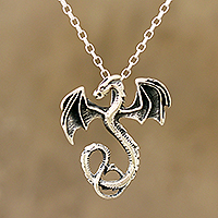 Collar colgante de plata de ley, 'Spread Dragon' - Collar de dragón de plata de ley con acabado combinado