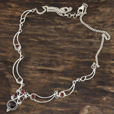 Halskette mit Granat-Anhänger, „Radiant Princess“ – Halskette mit natürlichem Granat-Gliederanhänger aus Indien