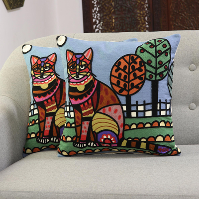 Fundas de cojín de algodón con punto de cadeneta, 'Gato colorido' (par) - Fundas de cojín bordadas que representan un gato de la India (par)