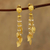 Vergoldete Wasserfall-Ohrringe mit Zuchtperlen - 22 Karat vergoldete Wasserfall-Ohrringe mit Zuchtperlen aus Indien