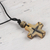 Halskette mit Knochenanhänger, 'Glorious Cross'. - Handgeschnitzte Knochenkreuz-Anhänger-Halskette aus Indien