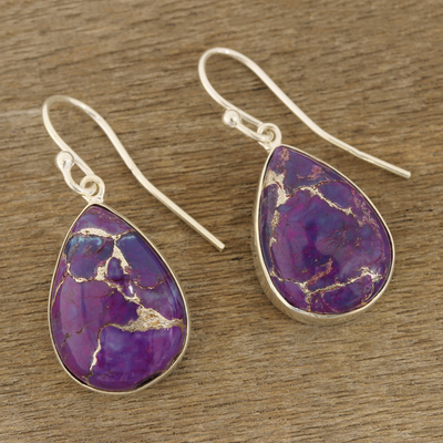 Zusammengesetzte Türkis-Baumelohrringe, 'Regal Venen - Violette Komposit-Ohrringe mit türkisfarbenem Winkelstück aus Indien