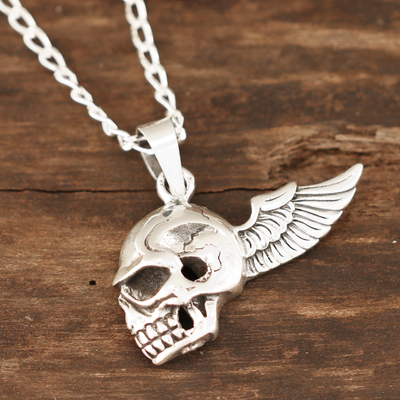 Halskette mit geflügeltem Skelett-Anhänger aus Sterlingsilber aus Indien –  Fliegendes Skelett