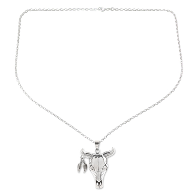 Anhänger-Halskette aus Sterlingsilber für Männer, 'Mighty Bull'. - Sterling Silber Stier Totenkopf-Halskette aus Indien