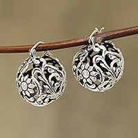 Pendientes colgantes de plata de ley, 'Floral Ball' - Pendientes colgantes de orbe floral de plata esterlina de la India