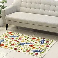 Alfombra de lana con punto de cadena, 'Nature's Magnificence' (3x5) - Alfombra de lana con estampado de pájaros y flores de la India (3x5)