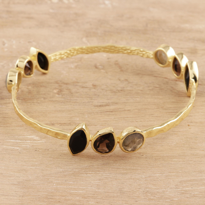 Vergoldetes Armband mit mehreren Edelsteinen, 'Harmonious Sparkle'. - Vergoldetes Multi-Gemstone-Armreifarmband aus Indien