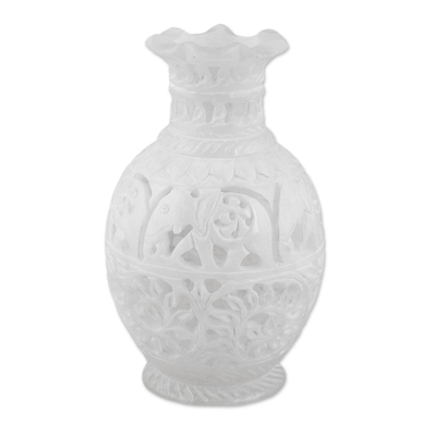Dekorative Vase aus Alabaster - Runde Alabaster-Vase mit Jali-Muster aus Indien