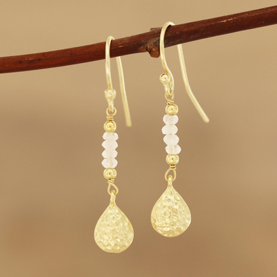 Ohrringe mit vergoldeten Regenbogen-Mondstein-Perlen, 'Teardrop Beads - Vergoldete Ohrringe aus Regenbogen-Mondstein mit Perlen