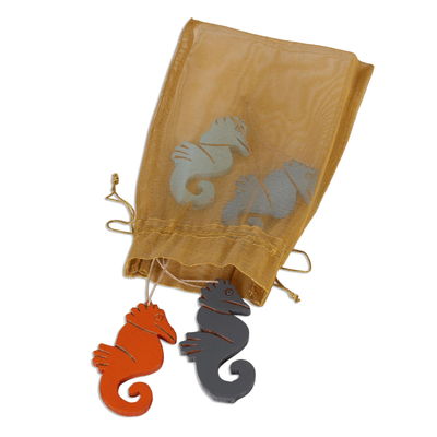 Holzornamente, (4er-Set) - Seepferdchen-Ornamente aus Mangoholz aus Indien (4er-Set)