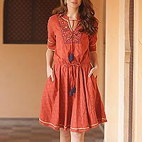 Vestido evasé de algodón, 'Delhi Spring in Russet' - Vestido evasé de algodón con bordado floral en pimentón de la India