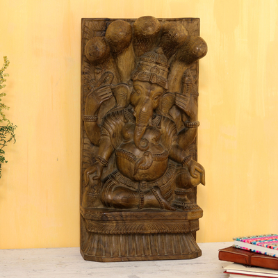 Skulptur aus Mangoholz, 'Ganesha-Frömmigkeit'. - Handgeschnitzte Relief-Skulptur aus Mangoholz Ganesha-Relief aus Indien