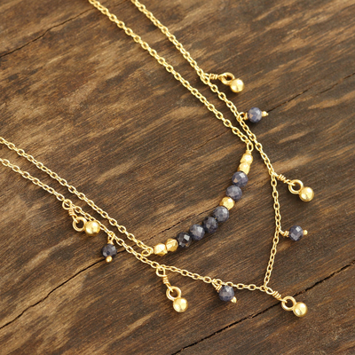 Vergoldete Halskette mit Anhänger aus Iolithperlen - Vergoldete Iolith-Perlen-Anhänger-Halskette aus Indien