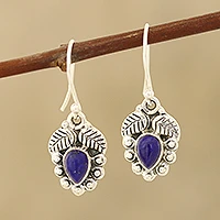 Lapislazuli-Ohrhänger, „Teardrop Leaves“ – Lapislazuli-Ohrhänger mit Blattmotiv aus Indien