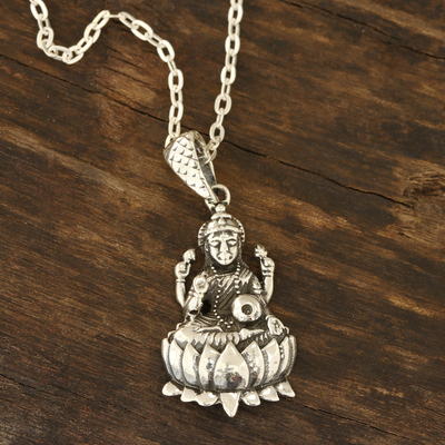 Collar colgante de plata de ley, 'Glorious Lakshmi' - Collar colgante de plata de ley hindú de la India