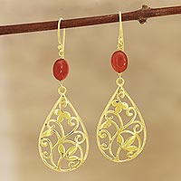 Pendientes colgantes de ónix chapados en oro, 'Gorgeous Drops' - Pendientes colgantes de ónix rojo-naranja chapados en oro de la India