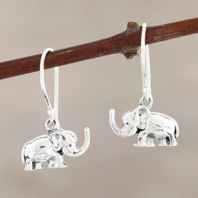 Pendientes colgantes de plata de ley, 'Elefantes excitados' - Pendientes colgantes de elefante de plata de ley elaborados en la India