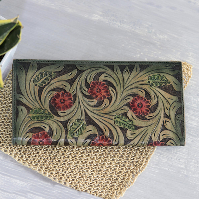 Brieftasche aus Leder, 'Schaukelnde Reben'. - Brieftasche aus Leder mit Blumenmuster in Grün aus Indien