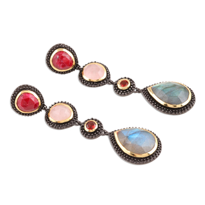 Pendientes colgantes con múltiples piedras preciosas - Pendientes colgantes con varias piedras preciosas facetadas de colores