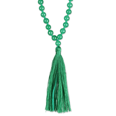 Lange Halskette Onyx, 'Green Contemporary Chic - Handgeknüpfte Halskette aus grünem Quarz mit langer Quaste