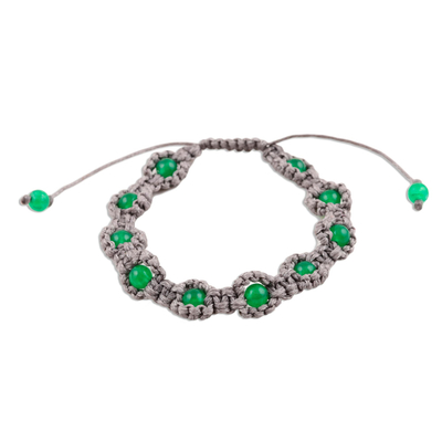 Onyx beaded bracelet, 'Green Macrame Halo' - Green Onyx Macrame Hand-Knotted Bracelet from India
