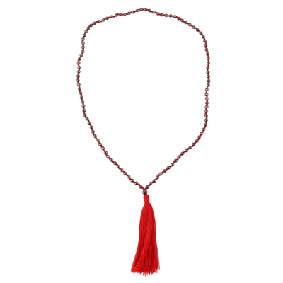 Collar colgante largo de hematita, 'Tendencias de borla roja' - Collar de borla roja de hematita con cuentas largas de la India