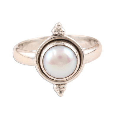 Cultured pearl single-stone ring, 'Moon Memory' - Luminous Cultured White Pearl Ring