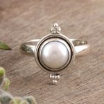 Cultured pearl single-stone ring, 'Moon Memory' - Luminous Cultured White Pearl Ring