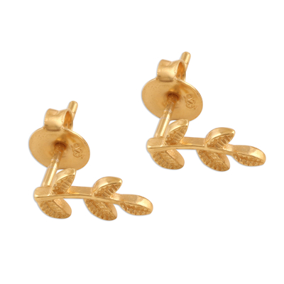 Pendientes colgantes chapados en oro - Pequeños aretes colgantes con motivo de hojas chapados en oro de 22k