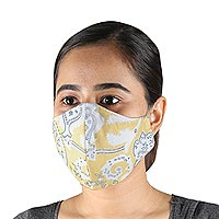 Máscaras faciales de algodón, 'Sunny Charm' (par) - 2 máscaras faciales de algodón con estampado amarillo pálido de doble capa