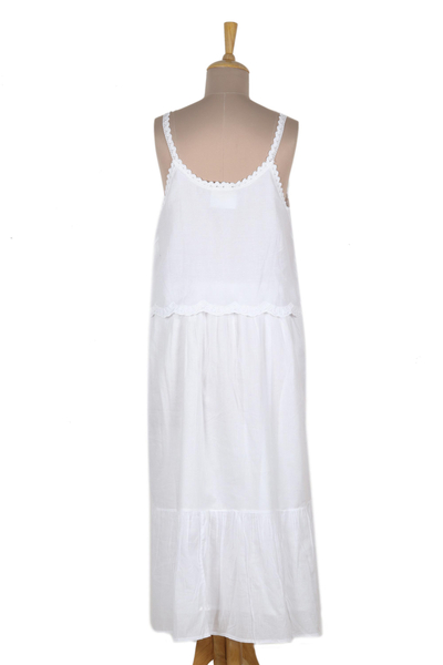 Kleid mit besticktem Baumwoll-Overlay - Weißes, besticktes Baumwoll-Sommerkleid mit Spaghettiträgern