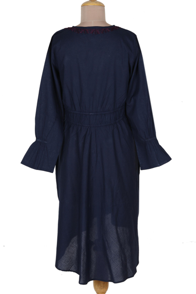 Besticktes Hemdkleid aus Baumwolle - High-Low-Hemdkleid aus dunkelblauer, bestickter Baumwolle