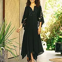 Vestido largo de crepé bordado, 'Dazzling Midnight' - Vestido bordado con dobladillo de pañuelo de poliéster negro