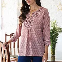 Tunika aus Modal-Rayon mit Blockdruck, „Moth Fantasy“ – Tunika aus Modal-Rayon mit Mottenmotiv und Blockdruck