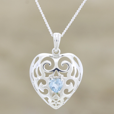 Blaue Topas-Anhänger-Halskette, 'Heart of Jaipur'. - Romantische blaue Topas-Herzanhänger-Halskette
