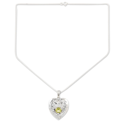 Jali Style Heart Pendant Necklace with Peridot
