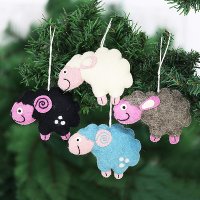 Wollfilz-Ornamente, (4er-Set) - Set mit 4 Schaf-Weihnachtsornamenten aus Wollfilz