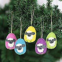 Wollfilz-Ornamente, „Sheepish Greetings“ (5er-Set) – Set mit 5 Schaf-Ornamenten aus Wollfilz