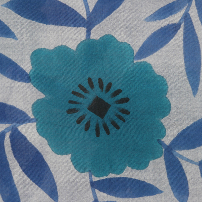 Chal de lana, 'Twilight Blossom ' - Chal de lana azul hecho artesanalmente de la India
