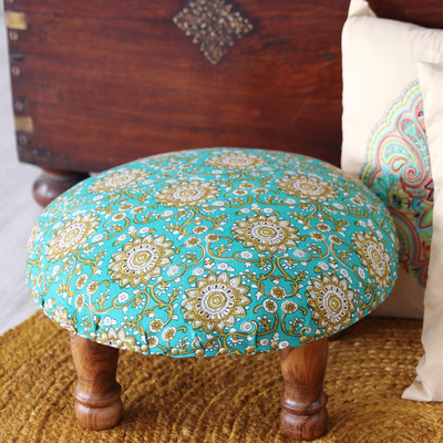 Taburete de pie otomano tapizado - Otomana con motivo floral y patas de madera