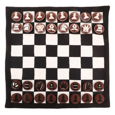 Handbesticktes Schachspiel aus Baumwolle und Wildleder