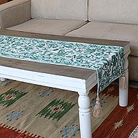 Camino de mesa de algodón cosido en cadeneta, 'Hojas de Cachemira en verde' - Camino de mesa de algodón tejido a mano con estampado de hojas y enredaderas