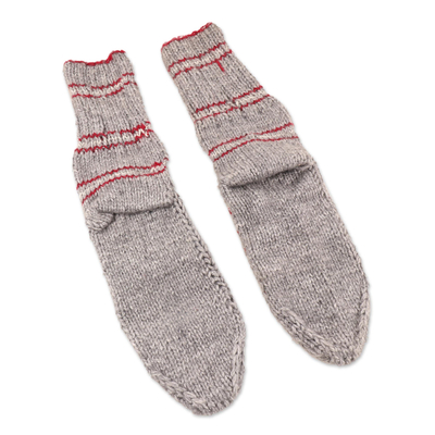 Handgestrickte Socken im Slipper-Stil - Dicke, handgestrickte, wadenlange graue Wintersocken im Slipper-Stil