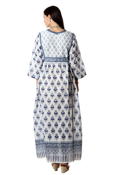 Empire-Taillenkleid aus Baumwolle, „Blue Bohemian Fantasy“ - Baumwoll-Maxikleid mit Blumenmotiv aus Indien