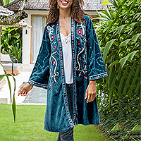 Kimonojacke aus Baumwollsamt, „Blue Kashmiri Garden“ – bestickte lange Jacke aus blauem Baumwollsamt mit offener Vorderseite