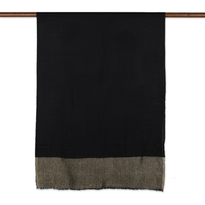 Mantón de mezcla de lana, 'Everyday Elegance in Black' - Mantón de mezcla de lana y seda negro con hilo de lúrex